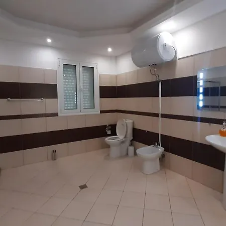 Villa Christine Free Parking 招待所 Vlorë